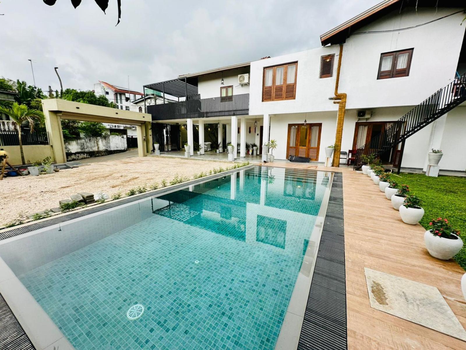 The Villa Kalbashi Kotte - Luxury Stay With Swimming Pool Sri Jaiavardenapura-Kotte Exterior foto