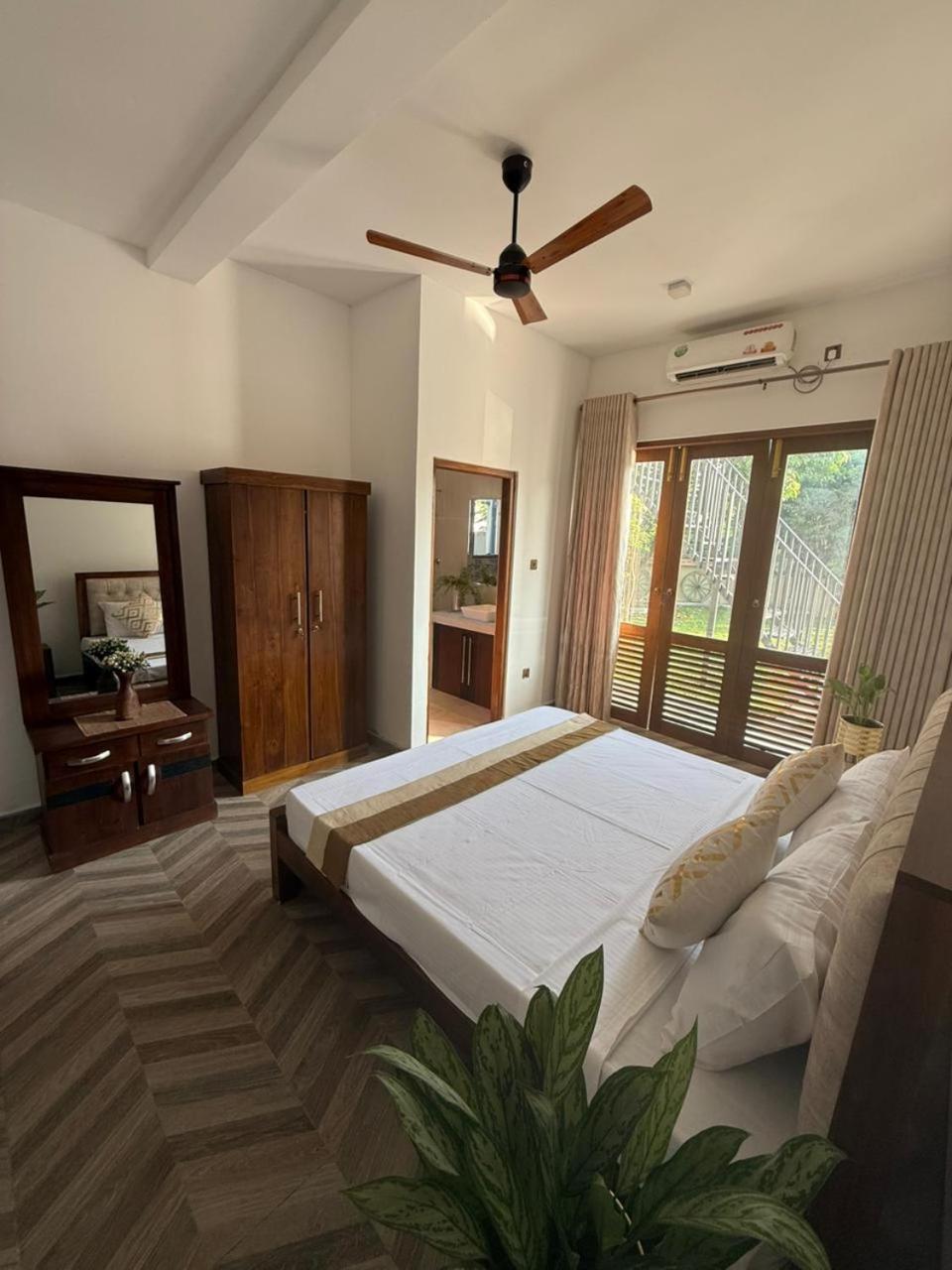 The Villa Kalbashi Kotte - Luxury Stay With Swimming Pool Sri Jaiavardenapura-Kotte Exterior foto